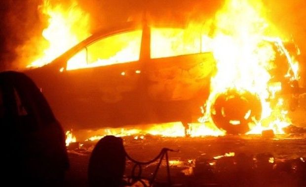 Mașină în flăcări pe Autostrada Soarelui - foc-1374913037.jpg