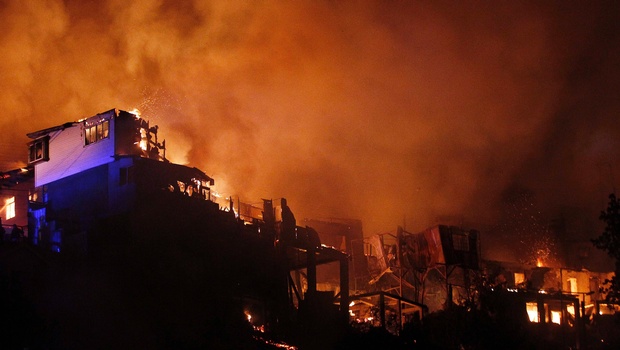 Stare de urgență în Chile în urma unui incendiu de proporții la Valparaiso - foc-1397389014.jpg