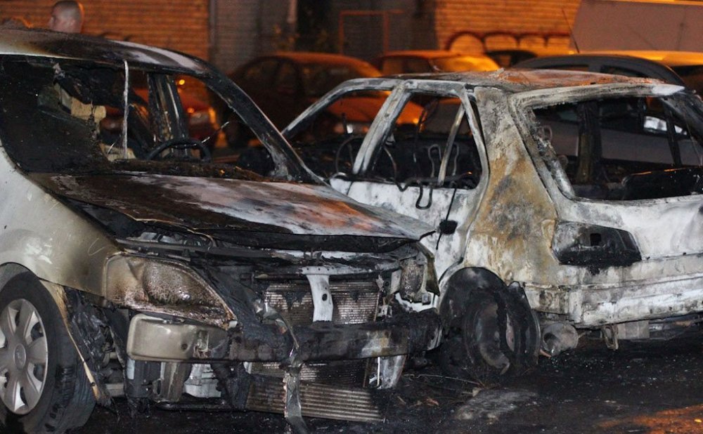 Incident șocant! Opt mașini incendiate noaptea trecută în trei incendii - foc-1522568935.jpg