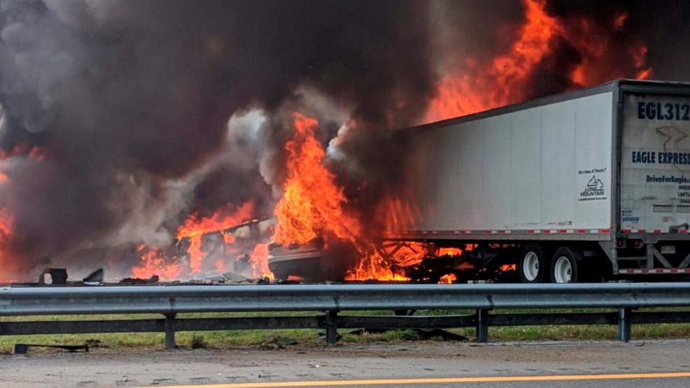 Accident în lanț pe o autostradă din Florida soldat cu 7 morți și mai mulți răniți - foc-1546595120.jpg