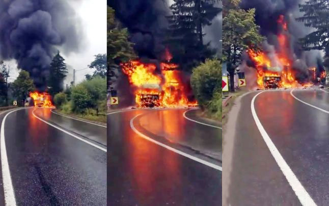 Accident grav! Șoferii a două TIR-uri au murit, după ce vehiculele s-au ciocnit frontal și apoi au luat foc - foc-1549007656.jpg