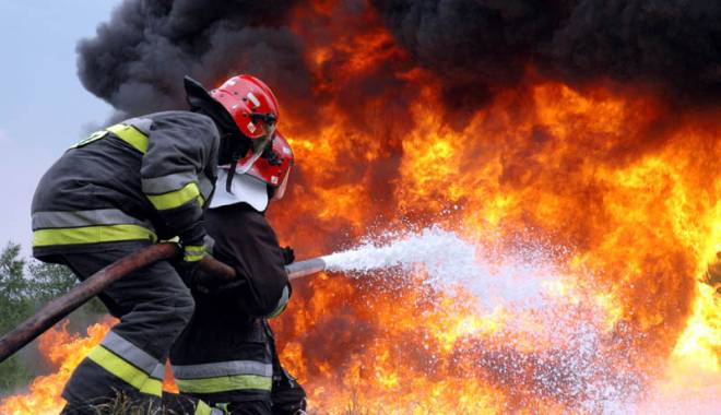Activitate intensă LA ISU DOBROGEA! 58 de incendii în numai șase zile, la Constanța! - foc1533472855-1551857376.jpg