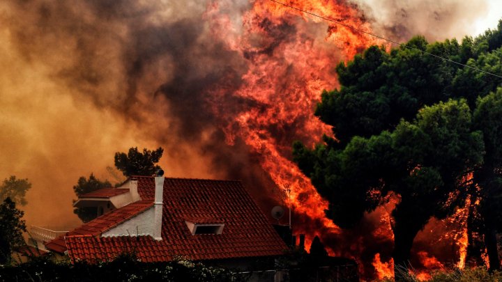 TURIȘTI, ATENȚIE! GRECIA ESTE CUPRINSĂ DE FLĂCĂRI! Harta zonelor afectate - foc38961100-1532429885.jpg