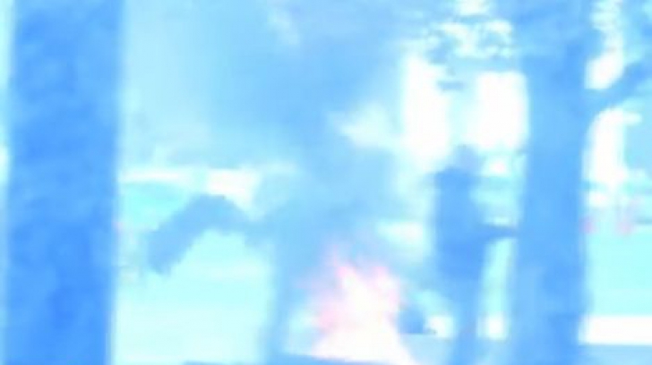O femeie și-a dat foc în fața palatului prezidențial din Sofia - focsofia73736000-1415122800.jpg