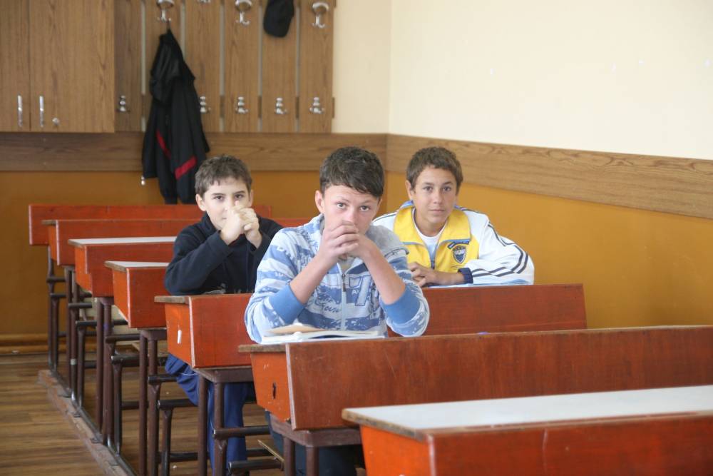 Zeci de școli fără autorizații  de funcționare și peste 1.700  de catedre neocupate, la Constanța - fond-1504164183.jpg