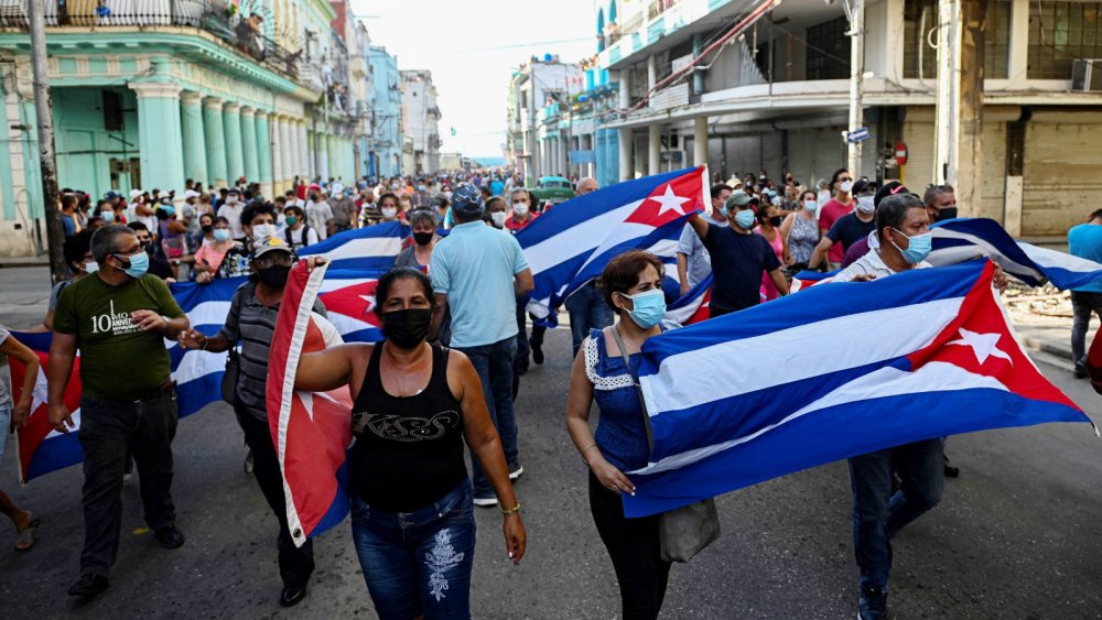 Revolte în Cuba. „Jos dictatura” și „Libertate”, scandări care au răsunat pe străzi! - fond-1626179814.jpg