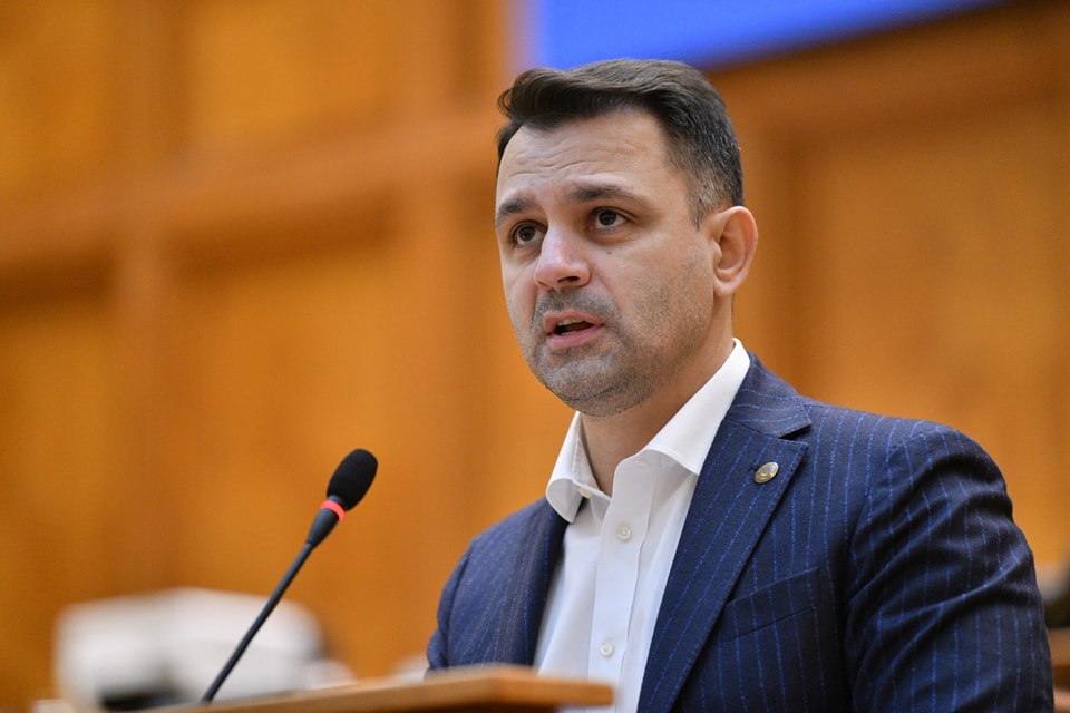 Deputatul Marian Cruşoveanu: 
