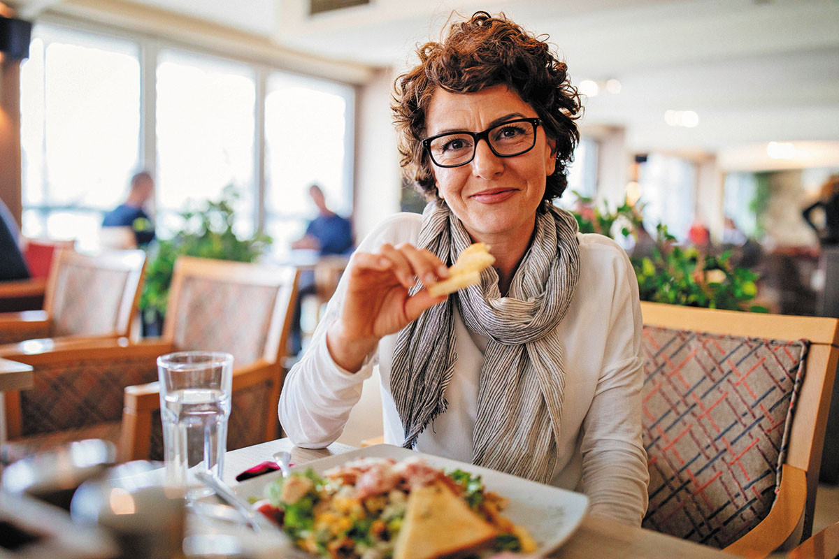Un regim alimentar bine echilibrat poate reduce simptomele care se instalează la menopauză - fond-dieta-menopauzajpg-2-1700136765.jpg
