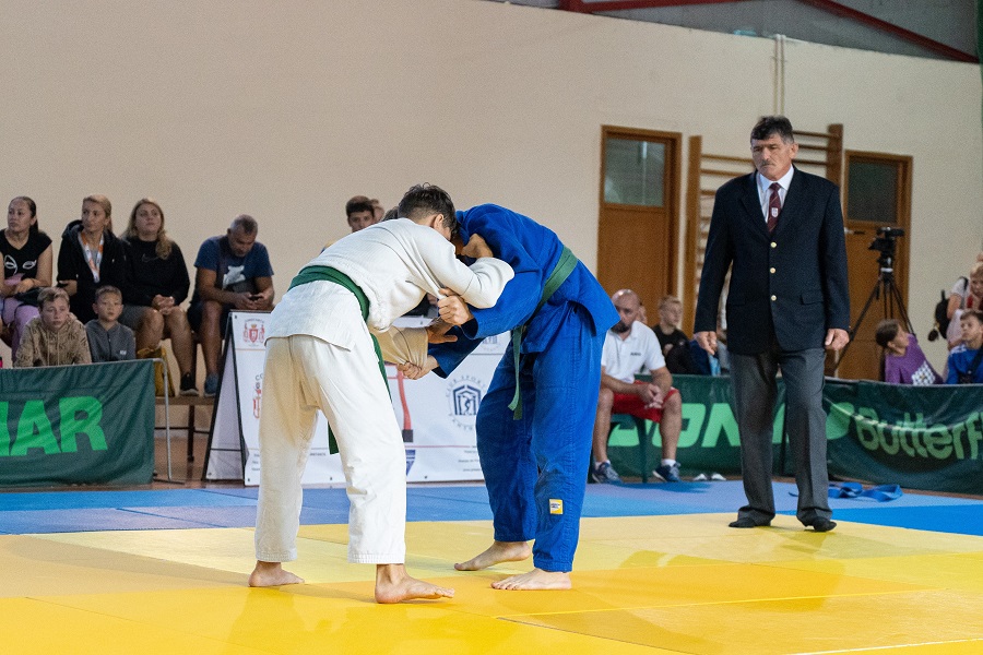 Clubul Sportiv Pantheon Constanţa, la momentul bilanţului. Multe medalii câştigate de judoka de pe litoral - fond-judo-pantheon-1703589305.jpg