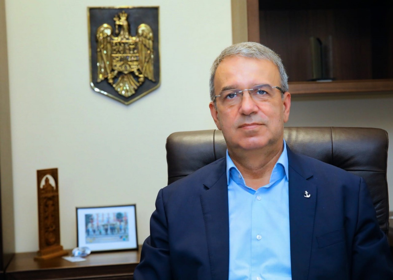Primarul Vergil Chițac: 
