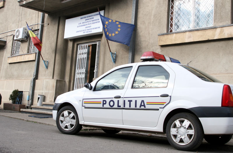 Cum țineau de șase doi polițiștii pentru o grupare de benzinari din Ovidiu - fondbolsevismpolitiaconstanta113-1404734138.jpg