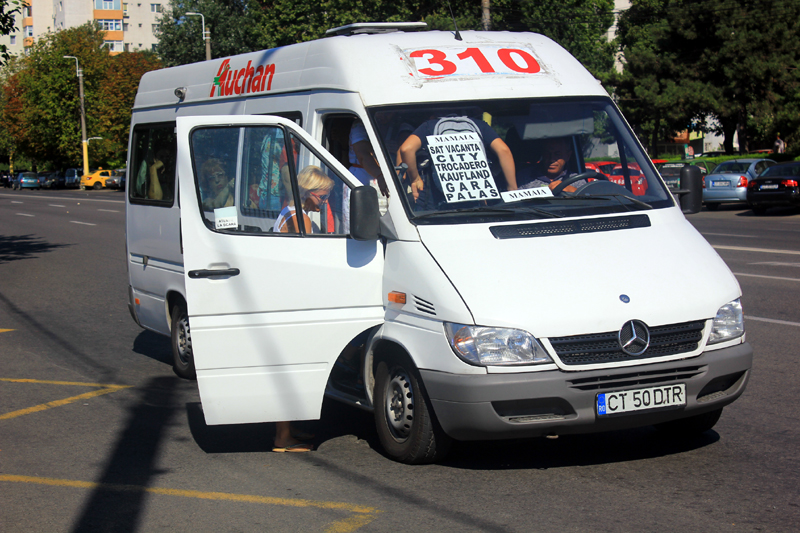 Microbuzele maxi taxi, o reală problemă a Constanței. Cine trebuie să ia atitudine? - fondcampaniidepreveniredegeaba-1438187654.jpg