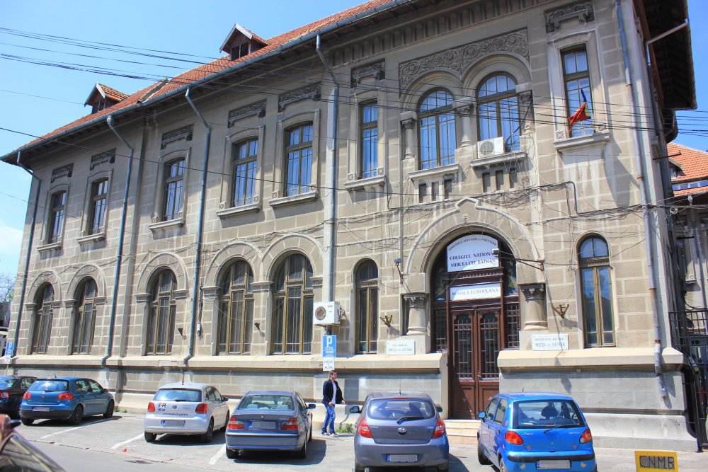 Au fost odată în bănci, iar astăzi contribuie la înalta performanță a Colegiului „Mircea cel Bătrân” - fondcolegiulmircea1-1622128110.jpg