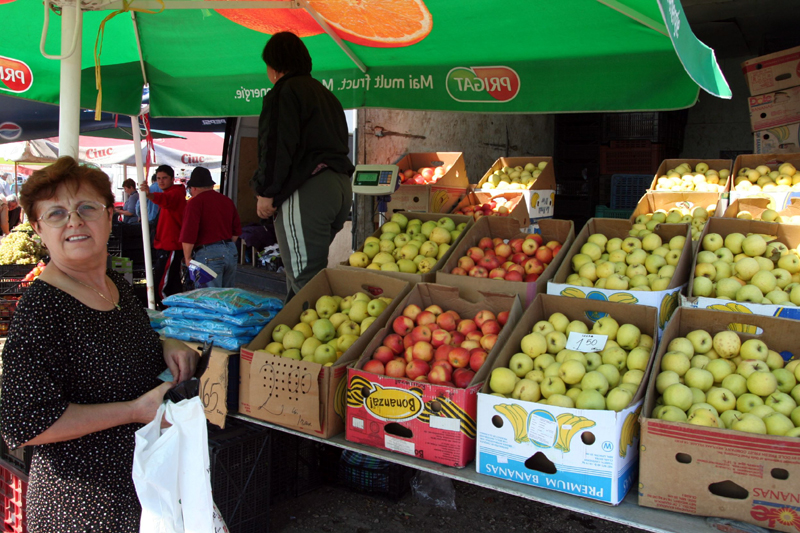 Cum ne păcălesc comercianții  cu legumele și fructele de import - fondcumnepacalesc-1440604368.jpg