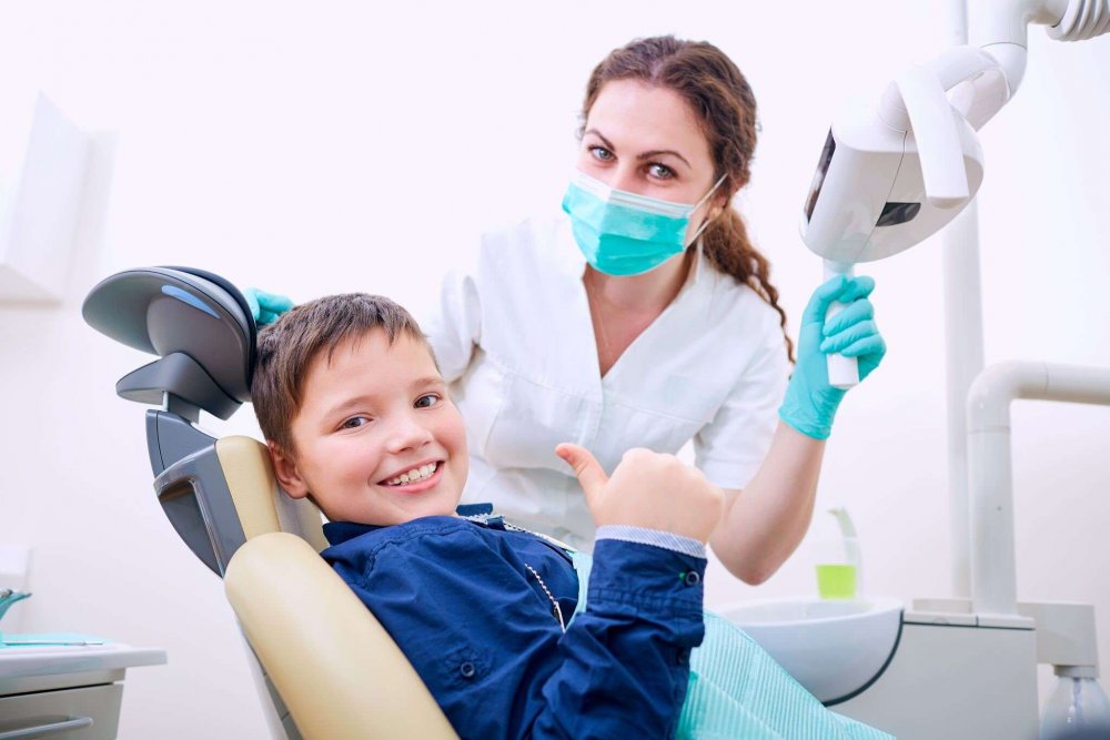 Aveţi grijă de dinţii copiilor! Puneţi-i să îndepărteze placa bacteriană corect - fonddinticopii-1637253922.jpg