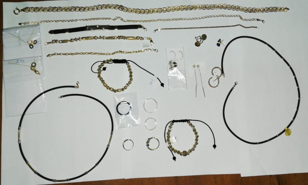 Bijuterii din aur aduse ilegal din Turcia, confiscate la graniță - fondevacuarestradamercurcta16-1574197758.jpg