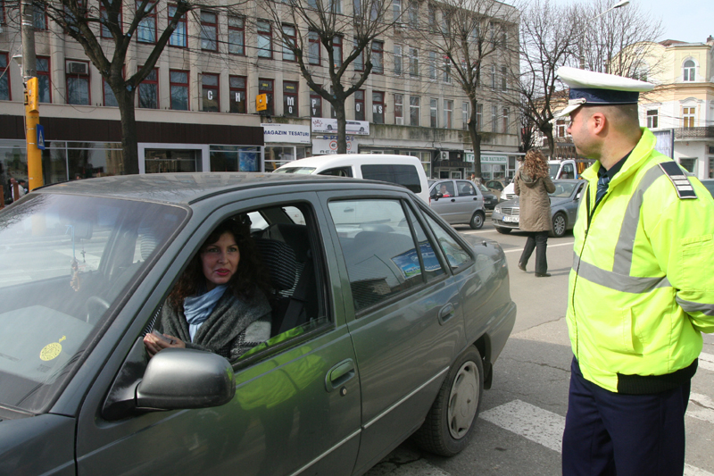 CONSTĂNȚENCELE LA VOLAN / Ce părere au polițiștii rutieri despre șoferițele din Constanța - fondfemeilevolan1-1355068597.jpg