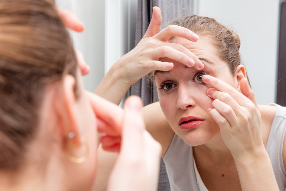 Purtarea lentilelor de contact fără prescripție medicală poate duce la infecții oculare - fondlentile1jpg2-1668177373.jpg