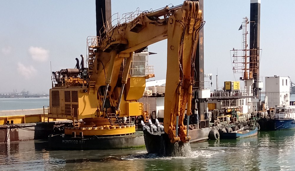 Lucrările de creștere a adâncimilor din portul Constanța au fost finalizate - fondlucrariledecrestereaadancimi-1634060605.jpg