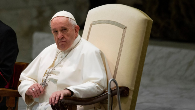Papa Francisc: „Violenţa domestică împotriva femeilor este aproape satanică” - fondpapaviolenta-1640016987.jpg