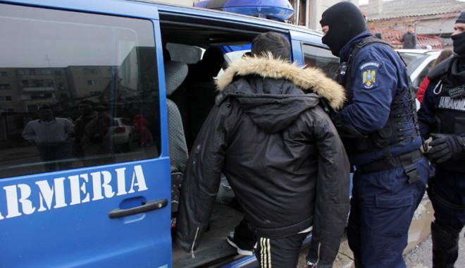 Proxeneții Nițel din Cernavodă, băgați după gratii. Instanța le-a confiscat peste 150.000 euro - fondperchezitii13818580281386661-1388310962.jpg