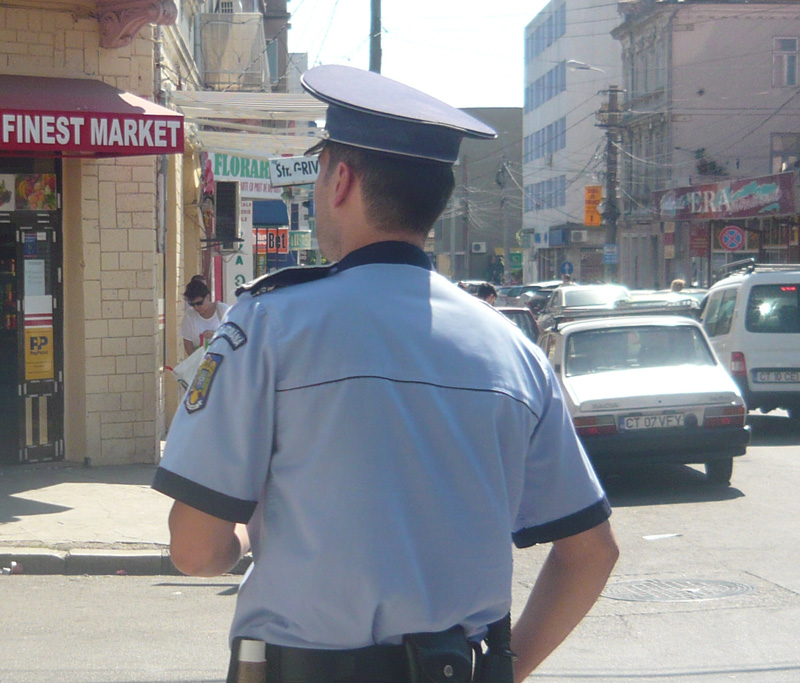 Sute de polițiști din Constanța, acuzați că nu-și fac treaba! - fondpolitistianchetatireclamati-1347810962.jpg