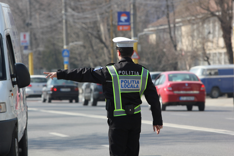 Polițiștii locali vor salariile colegilor de la Poliția Rutieră - fondpolitistilocalisalarii-1362415476.jpg