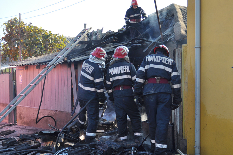 160 de pompieri de la ISU Dobrogea, dați afară. Vor să își facă dreptate singuri - fondpompieriiconstantaamenintacu-1391018134.jpg