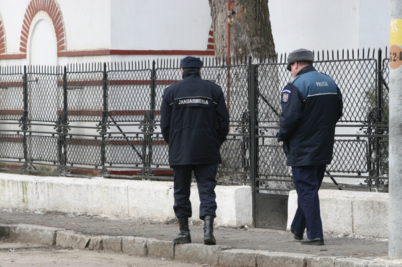 Agenții de poliție din Constanța se răzvrătesc - fondprocespolitistispor2-1331757708.jpg