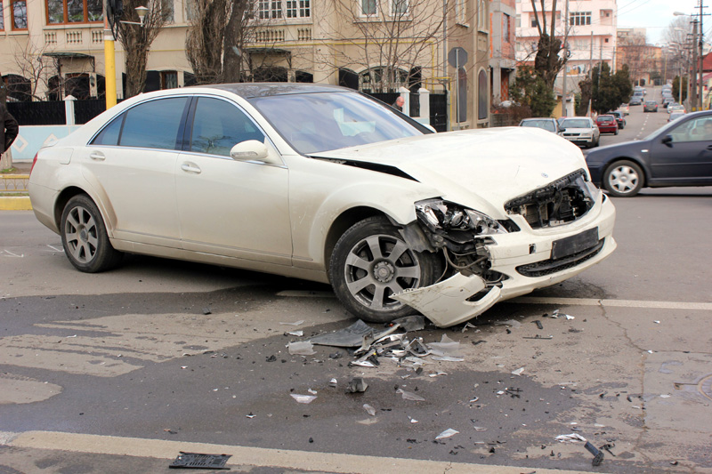 Cum ÎȚI REPARI mașina în caz de ACCIDENT? Atenție la CAPCANE! - fondreparatie-1365940681.jpg
