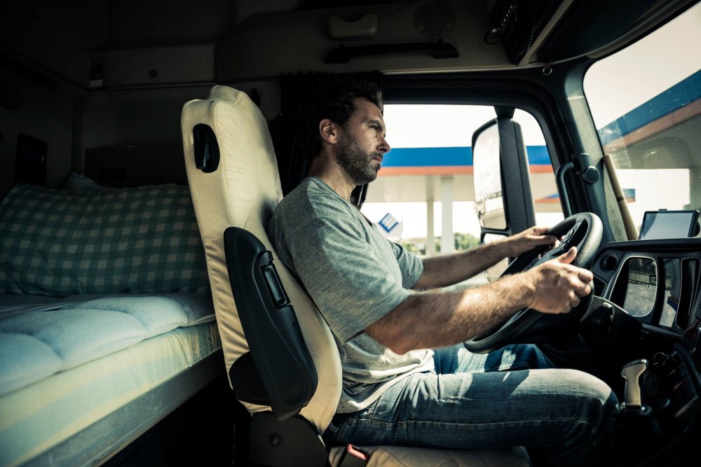 Șoferii profesioniști, la mare căutare! Dia Auto din Constanța, soluția pentru tinerii care vor să conducă autobuze și camioane - fondsofericamioanedicu-1675178944.jpeg