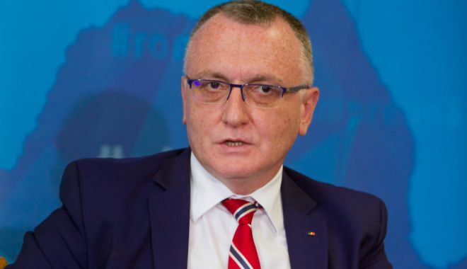 Ministrul Sorin Cîmpeanu va intra în istorie pentru impredictibilitate și măsuri heirupiste - fondsorincimpeanu-1637868038.jpg