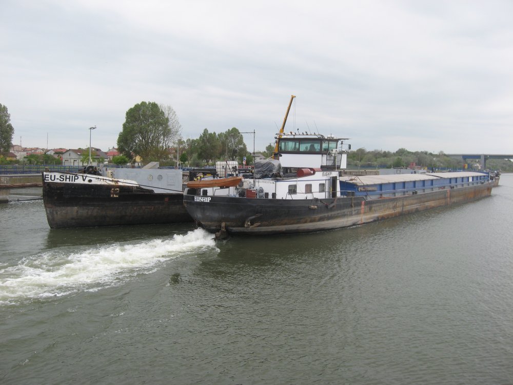 Traficul de mărfuri de pe Canalul Dunăre - Marea Neagră, salvat de grânele Serbiei și Ungariei - fondtraficulcanalelenavigabile12-1610736858.jpg