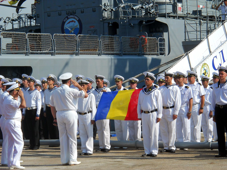 Marinarii români participă  la misiuni de ajutorare  ale navelor aflate în pericol - fortelenavale-1377100627.jpg