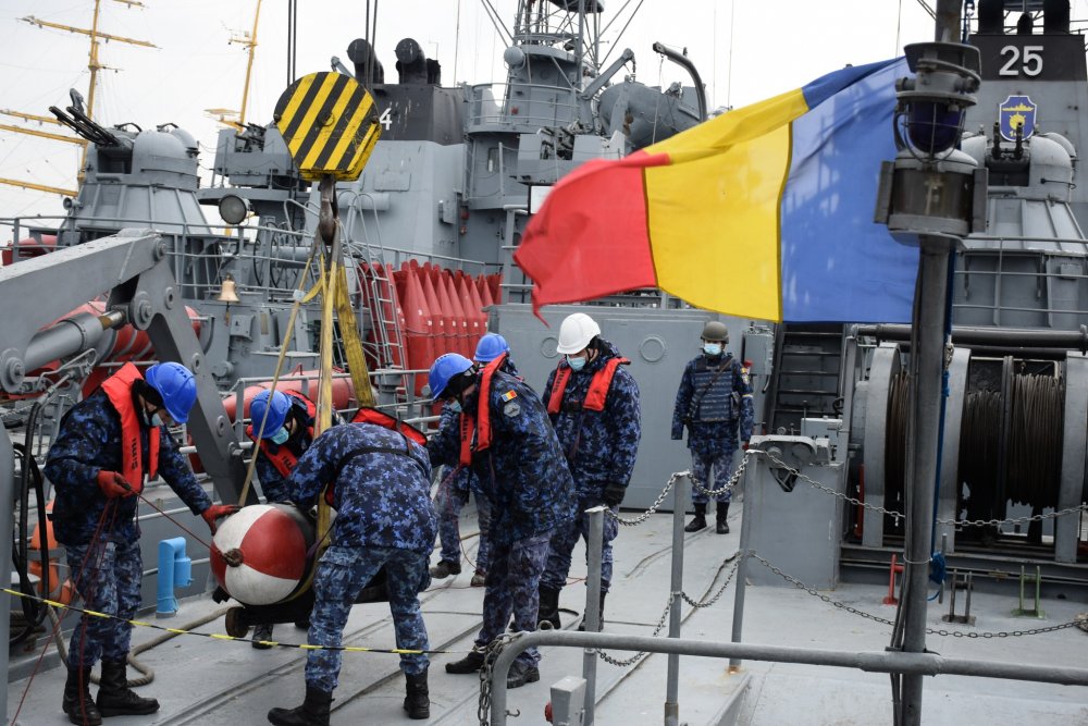 România, de 18 ani membru NATO. Drapelul Naţional arborat pe toate navele militare - fortelenavale-1648805420.jpg