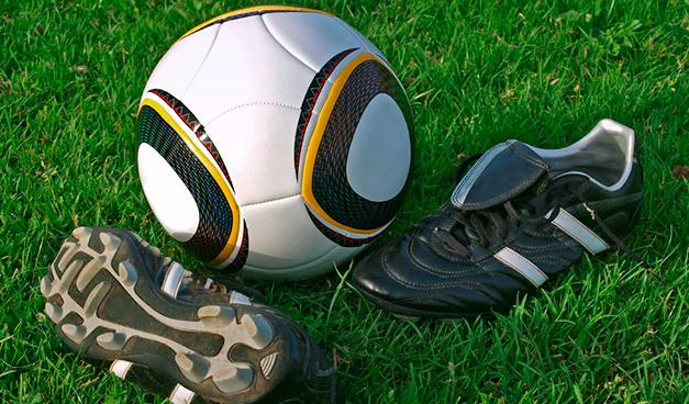 Fotbal / FRF a dezafiliat cluburile Gloria Bistrița și UTA Arad - fotbal-1422456078.jpg