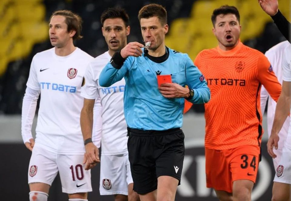 Fotbal / CFR Cluj, eliminată scandalos din Europa League după un penalty inventat - fotbalcfr-1607678940.jpg