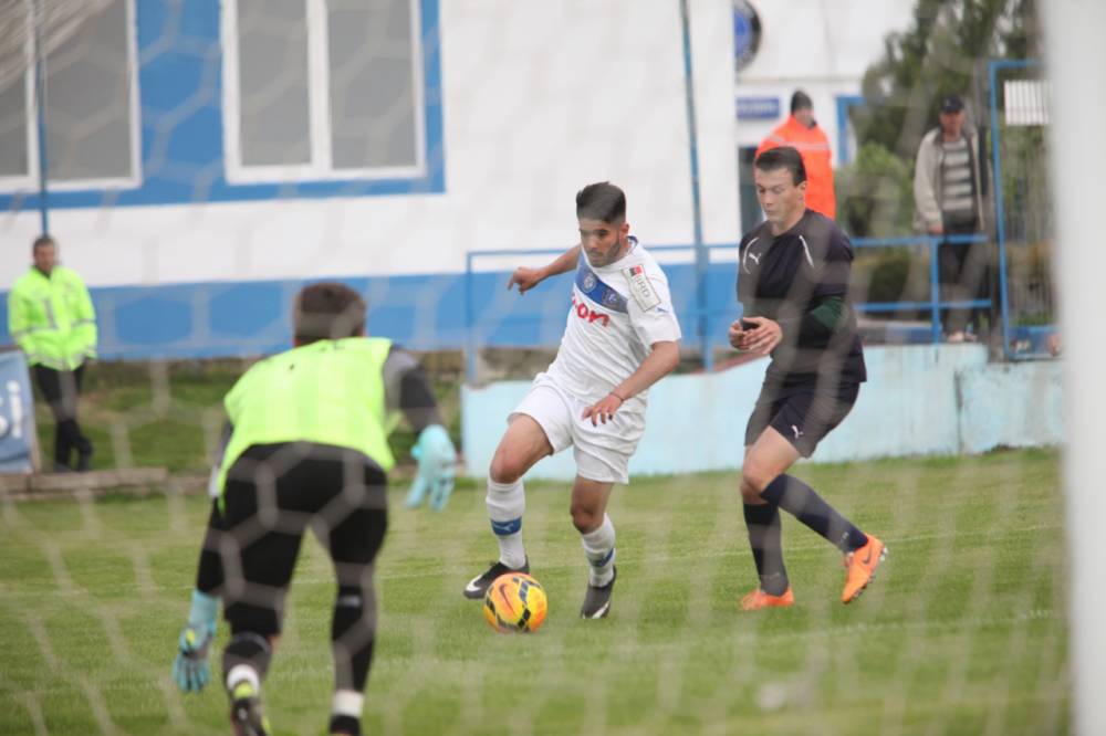 Fotbal: FC Viitorul a învins Portul Constanța, în etapa a 4-a de play-off - fotbalfcviitorulsursaacademiahag-1430294384.jpg