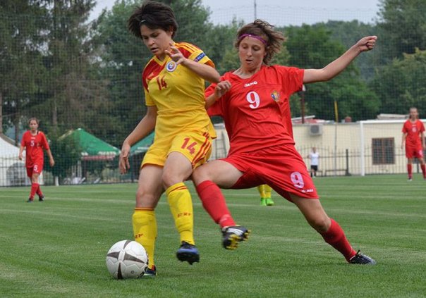 Fotbal feminin / Junioarele României au trecut de primul meci - fotbalfetejunioaresursafotositeu-1404997105.jpg