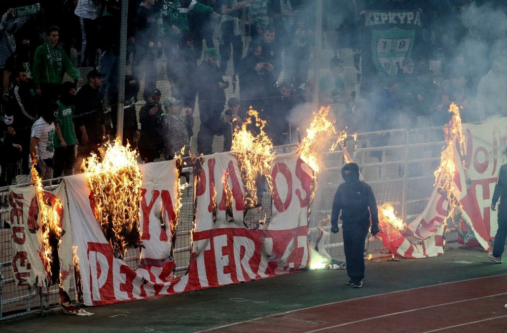 Derby-ul Greciei, întrerupt în minutul 69 - fotbalgrecia-1552910841.jpg