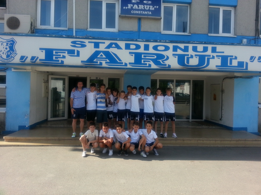 Fotbal / Juniorii Farului au plecat la turneul zonal de la Buzău - fotbaljuniori-1369208308.jpg