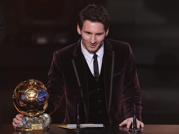 Fotbal / Messi a câștigat Balonul de Aur 2012 și este singurul din lume cu 4 astfel de trofee - fotbalmessi-1357639427.jpg