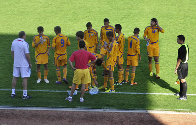 Fotbal / România U16 a pierdut cu 1-10 în fața Germaniei. Șase jucători de la Academia Hagi au fost titulari - fotbalromaniau16-1368694898.jpg