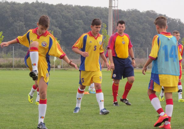 Fotbal U15: Ultima pregătire a juniorilor, la Mogoșoaia - fotbalu15sursafrfor-1412070326.jpg