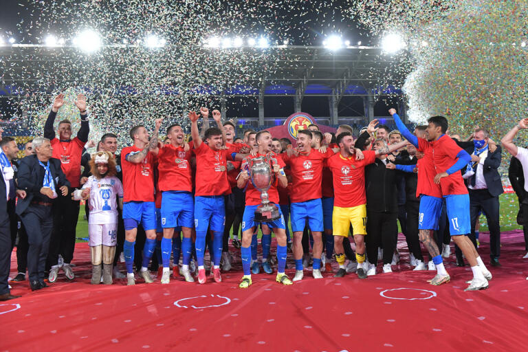Fotbal / Universitatea Craiova a învins Astra şi a câştigat Cupa României - fotbaluniversitatea-1621768664.jpg