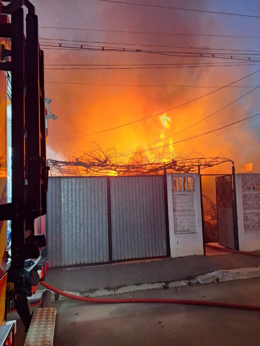 10 incendii în doar 24 de ore, la Constanţa! Pompierii fac un apel către locuitorii oraşului - foto-isu-1704970624.jpg