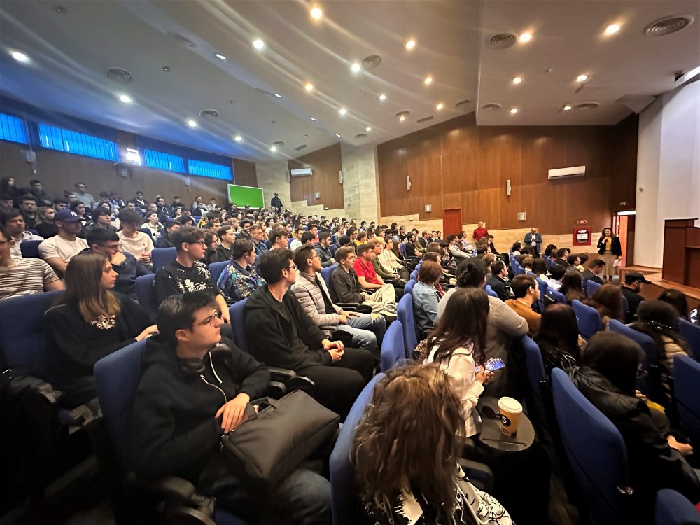 Peste 200 de studenți au participat la Târgul de cariere FMI 2023 - foto2targcarierefmi-1684163914.jpg