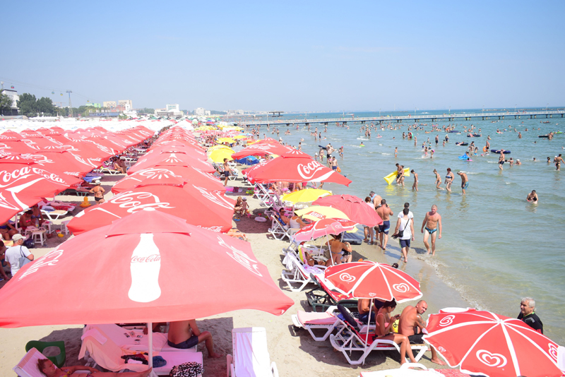 Cine a pus mâna pe plajele de pe litoral? Hotelierii se plâng degeaba, autoritățile încurajează specula cu bucăți de nisip - fotofondplaja2-1526053512.jpg