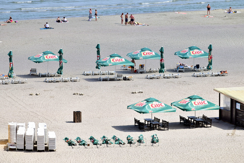 A fost bătaie pe plajele din Năvodari și Mamaia. Pe mâna cui au încăput și de ce hotelierii protestează - fotofondplaje-1496075184.jpg