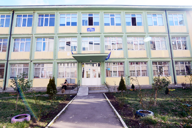 Elevii din Constanța presează autoritățile locale să le asigure paza în școli. 